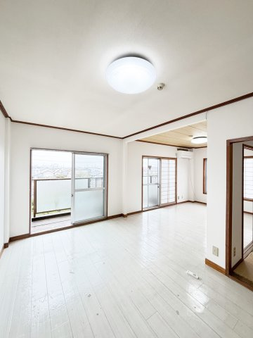 富谷マンションの居間・リビング