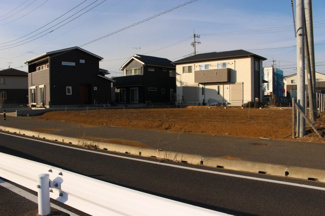 【前面道路含む現地写真】