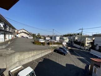【展望】 | バルコニーからの眺望です♪目の前は駐車場になっていて視界を遮る建物がありません☆