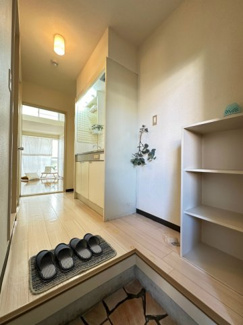 【展望】 | 玄関から室内への景観です！キッチンの奥に洋室6帖のお部屋があります♪