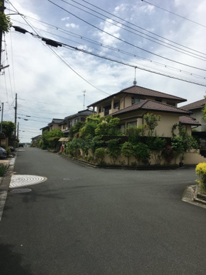 【前面道路含む現地写真】 | 大津市仰木の里7丁目12-12　中古戸建 | 東側6ｍ道路（北側から）