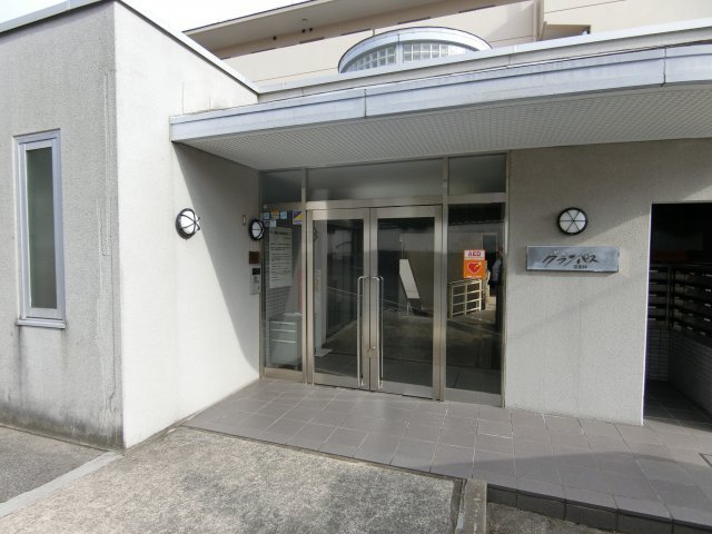 グランパス富田林のエントランス