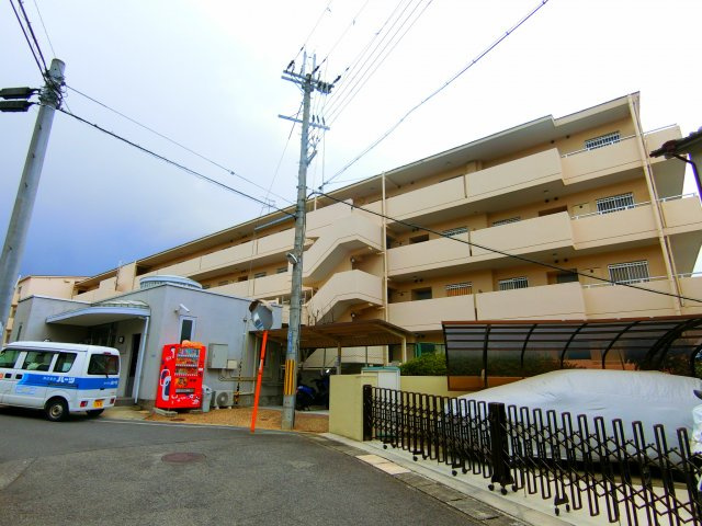 グランパス富田林の外観