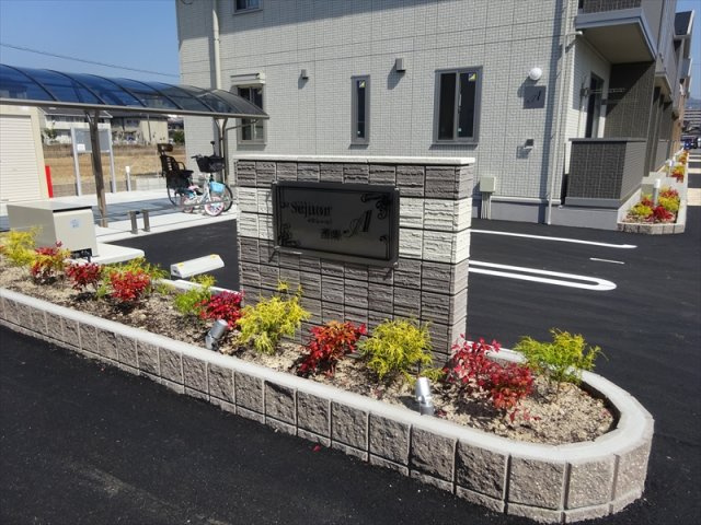 セジュール西条　A棟のエントランス