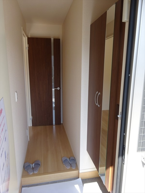 セジュール西条　A棟の玄関