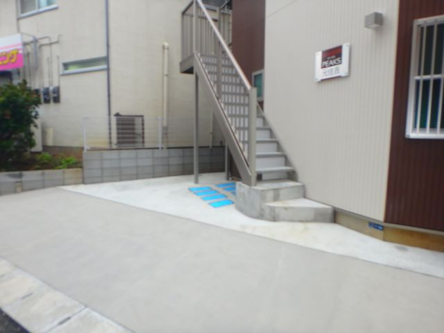 ピークス元住吉のエントランス