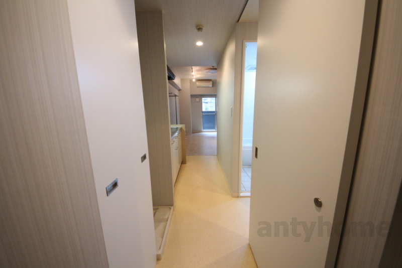 カーサリック同心　仲介手数料無料の玄関