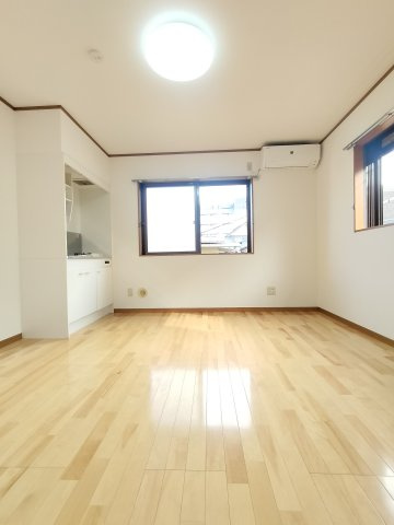 【洋室】 | 清潔感のあるオールフローリング仕様の洋室です。