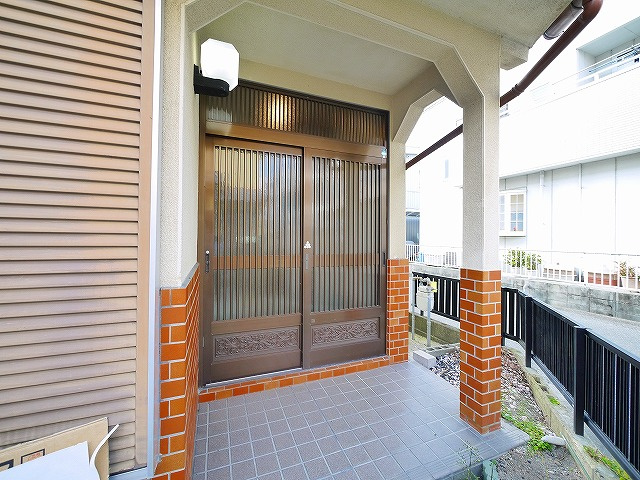 東九条一戸建住宅のエントランス|落ち着いたエントランスです