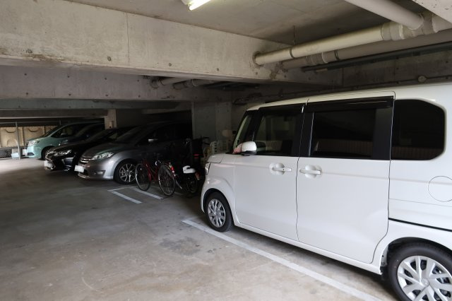 ＲＡＳＴＡ香里園町の駐車場|敷地内駐車場