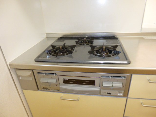 フォルテＣのキッチン|３口ガスコンロつき