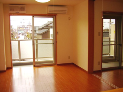 【周辺】 | さくらいマンション有磯海 | ゆったり過ごせる居間です