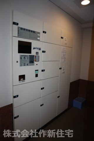 ライオンズヴィア―レ習志野　習志野市新栄１丁目のエントランス|宅配ボックス