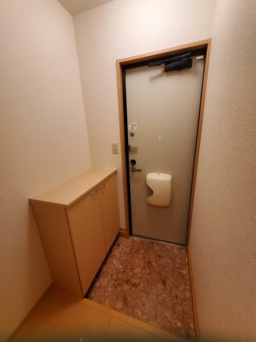 グランモアかがりＢの玄関
