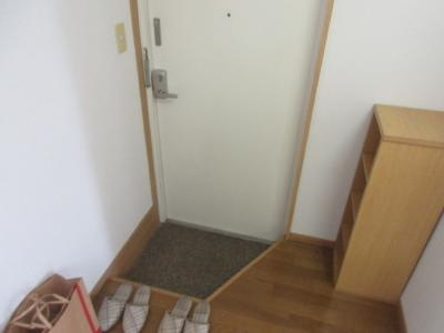 REVERY朱雀（リバリー朱雀）の玄関