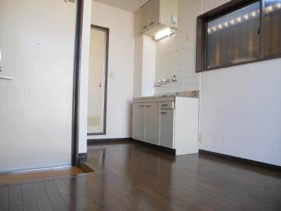 コーポエスポワールの内装|キッチン・タオル掛け