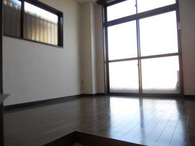 コーポエスポワールの居間・リビング|洋室