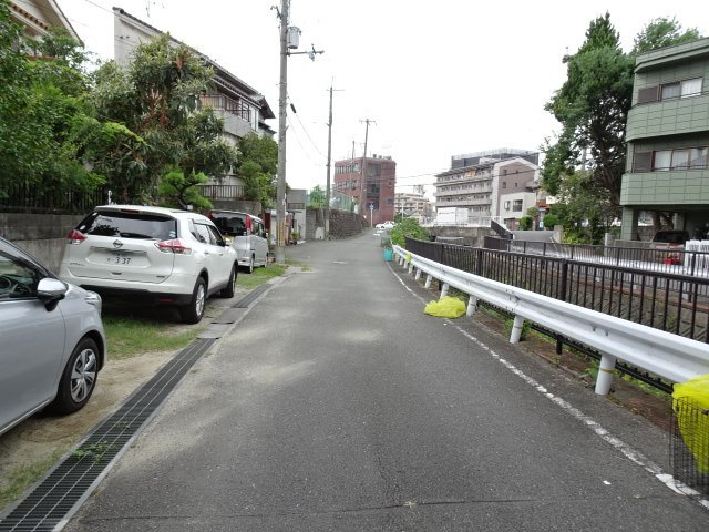 売土地　四條畷市大字清瀧（更地）の前面道路含む現地写真
