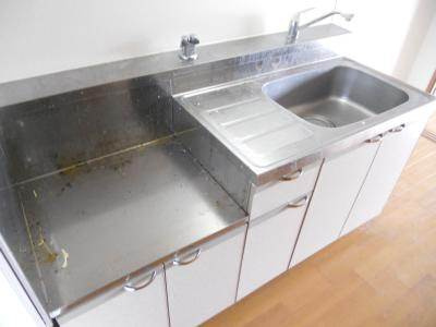 ヒーリングタワー七条大宮のキッチン|２口ガスコンロ設置可