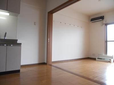 ヒーリングタワー七条大宮の居間・リビング|ダイニング