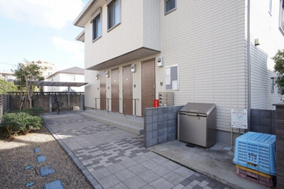 【その他共用部分】 | Pivoine Blanche | アプローチ部はゆったりとした造りとなっています