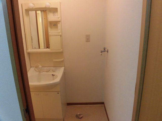 プロシードミューの独立洗面台|朝の支度にも助かる、独立の洗髪洗面化粧台