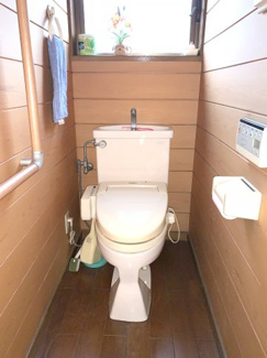 【トイレ】 | 折本町住居付き貸し倉庫 | ナッチュラルウッドで明るい印象です