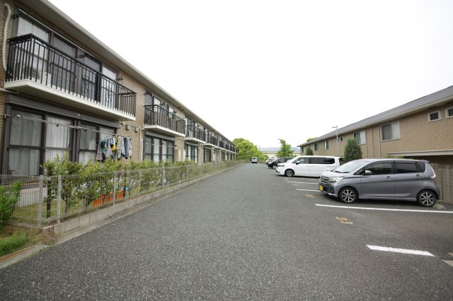 グランディールＡ棟の駐車場