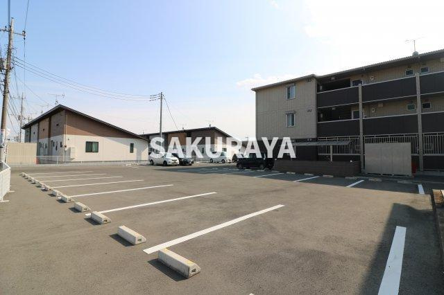 ディアレクスの駐車場