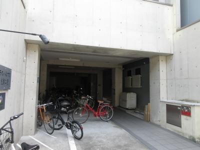 THE RESIDENCE二条駅北（旧ラス・パルマス京都二条）のエントランス