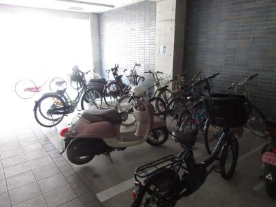 THE RESIDENCE二条駅北（旧ラス・パルマス京都二条）の駐車場|駐輪場