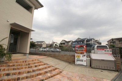 【駐車場】 | Ｍt. WEST | 建物のお隣に隣接。１台￥7000-