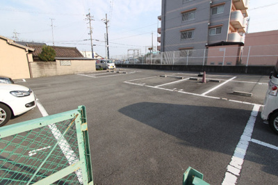 【駐車場】 | シャルムフルーレ | 駐車スペースもあります