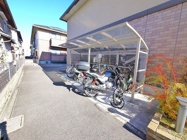 エスポワール　Ｃ棟（南紀寺町）のその他共用部分|ゆったりとした駐輪スペース。