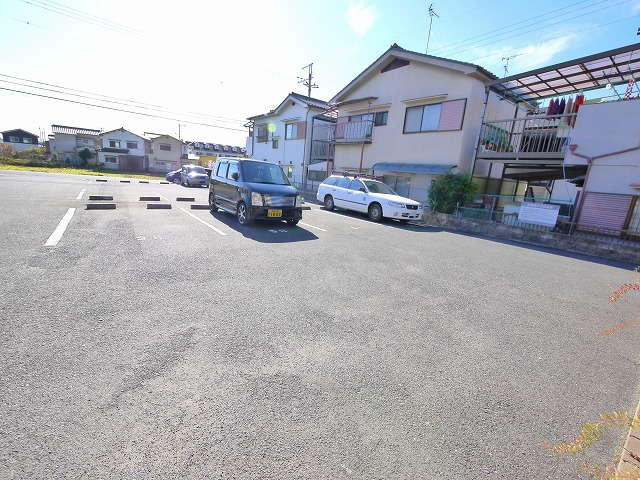 エスポワール　Ｃ棟（南紀寺町）の駐車場|駐車場に車を止められます