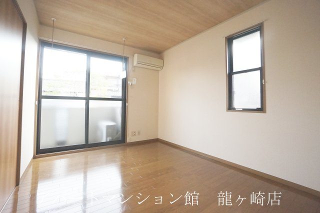 屋敷添ハイツの居間・リビング