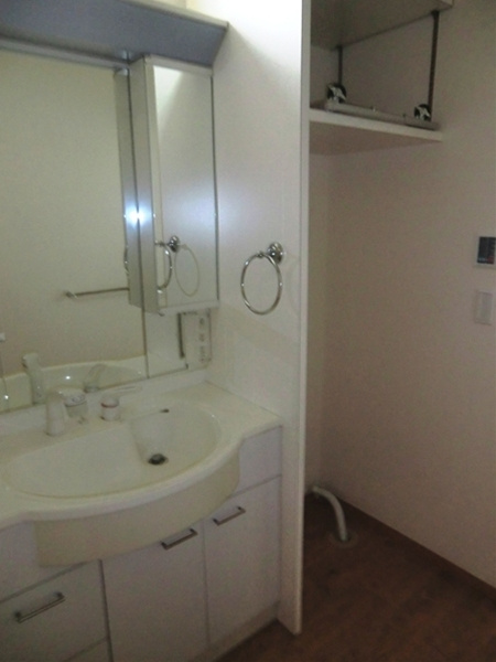 VERONA　B棟の独立洗面台|朝の身支度には欠かせない独立洗面化粧台