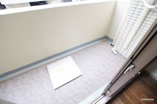 ファーストフィオーレ江坂レガリス　仲介手数料無料のバルコニー