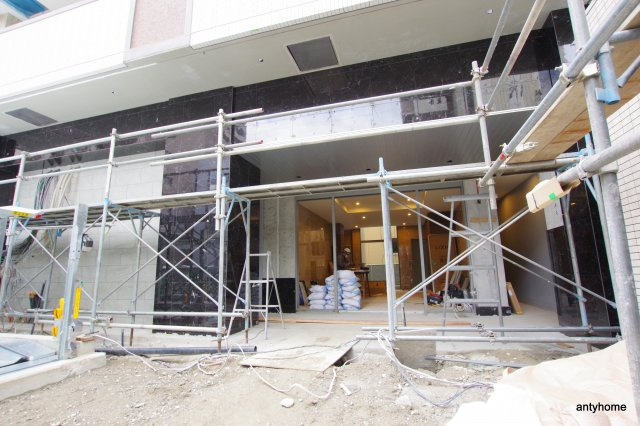 ファーストフィオーレ江坂レガリス　仲介手数料無料のエントランス