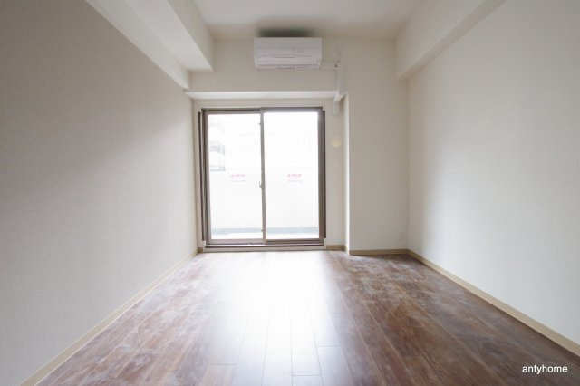 ファーストフィオーレ江坂レガリス　仲介手数料無料の居間・リビング