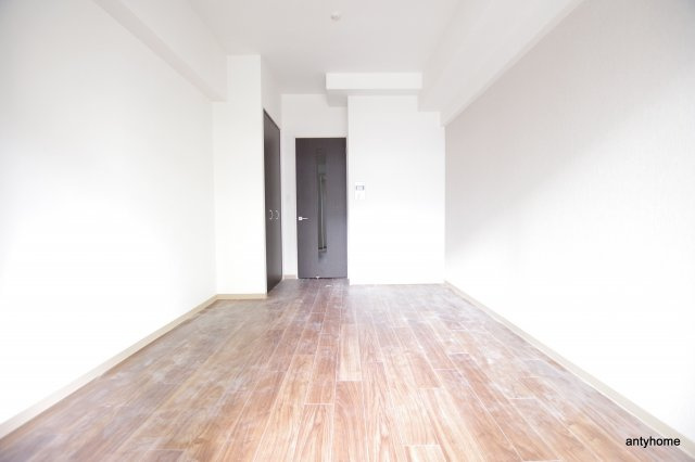 ファーストフィオーレ江坂レガリス　仲介手数料無料の居間・リビング