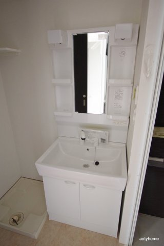 ファーストフィオーレ江坂レガリス　仲介手数料無料の洗面所