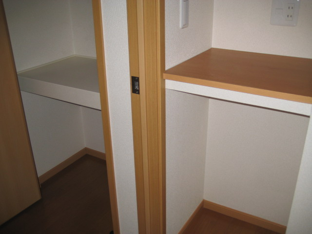 ガーデン彦崎の収納