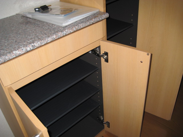 ガーデン彦崎の玄関|シューズボックス