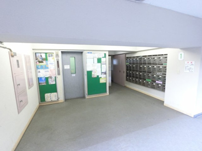 【エントランス】 | 六浦荘団地C棟 | マンションのエントランスです。
きれいに管理されております。