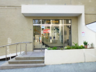 【エントランス】 | JR京浜東北線・シーサイドライン「新杉田」駅徒歩1分、京急本線「杉田」駅徒歩7分
忙しい朝が助かる立地、暮らしにゆとりが生まれます。