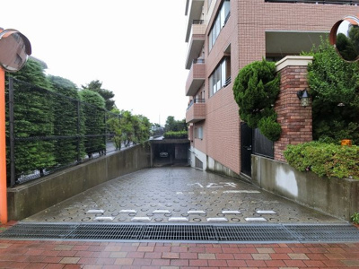 【駐車場】 | パークハイム横濱山手 | 地下駐車場