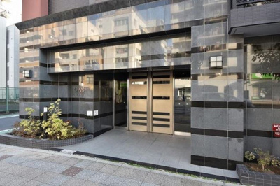 【エントランス】 | クオス吉野町 | 横浜市営地下鉄ブルーライン「吉野町」駅徒歩1分
京急本線「南太田」駅「黄金町」駅徒歩9分と好立地。