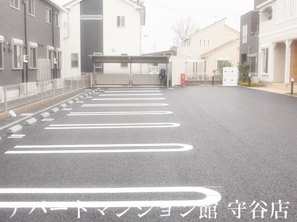 ヴェール　ポポラの駐車場