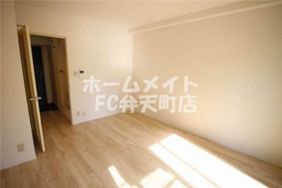 【居間・リビング】 | シロハイヌ弁天町 | 使いやすい居間です